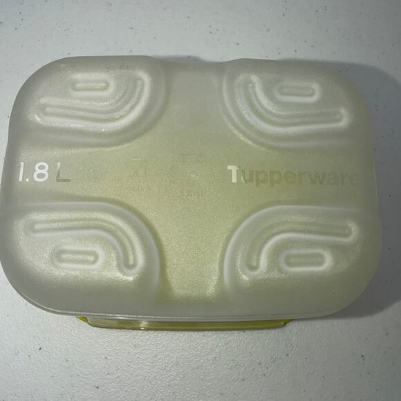 Tupperware 7286 Fridgesmart Storage Container Lime Yellow Vented Lid 1.8L - Picture 2 of 7
